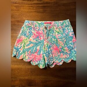 Lilly Pulitzer Coral Bay Buttercup Scallop Shorts Size 4